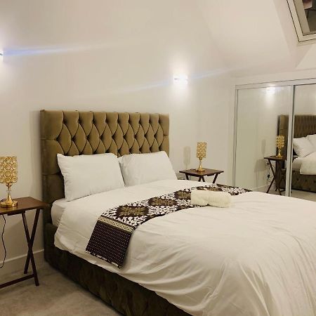 Deluxe En Suite Bedroom With Free On Site Parking Милтон-Кейнс Экстерьер фото