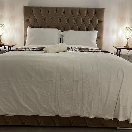 Deluxe En Suite Bedroom With Free On Site Parking Милтон-Кейнс Экстерьер фото