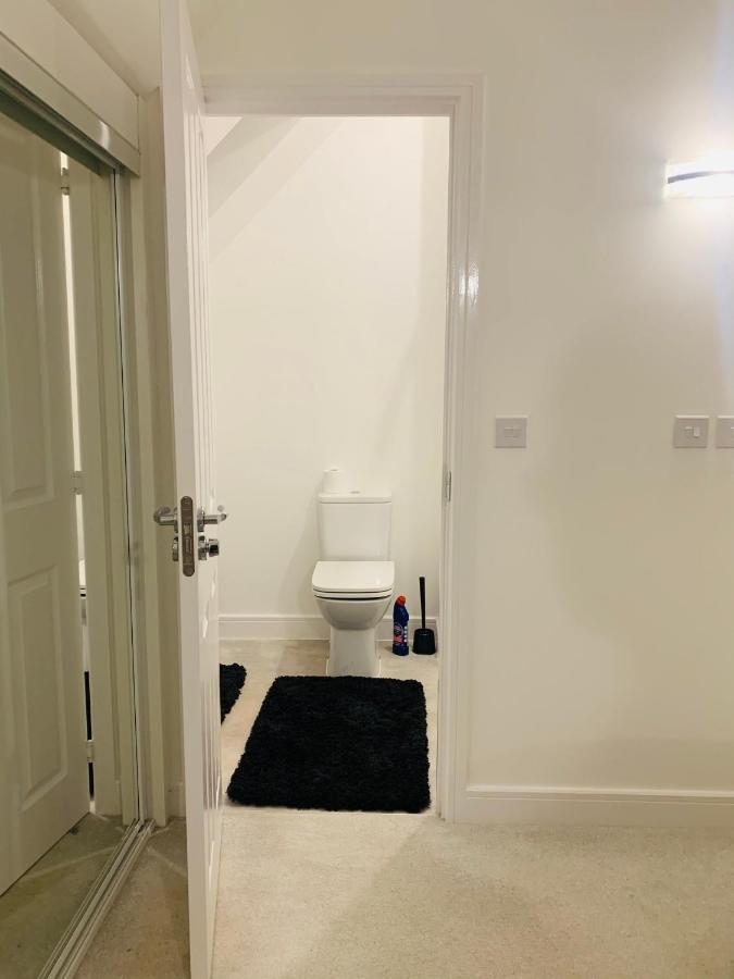 Deluxe En Suite Bedroom With Free On Site Parking Милтон-Кейнс Экстерьер фото