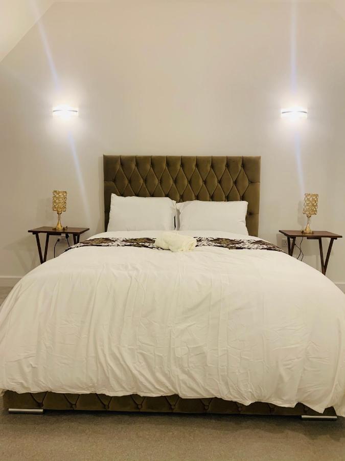 Deluxe En Suite Bedroom With Free On Site Parking Милтон-Кейнс Экстерьер фото