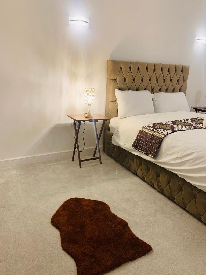Deluxe En Suite Bedroom With Free On Site Parking Милтон-Кейнс Экстерьер фото