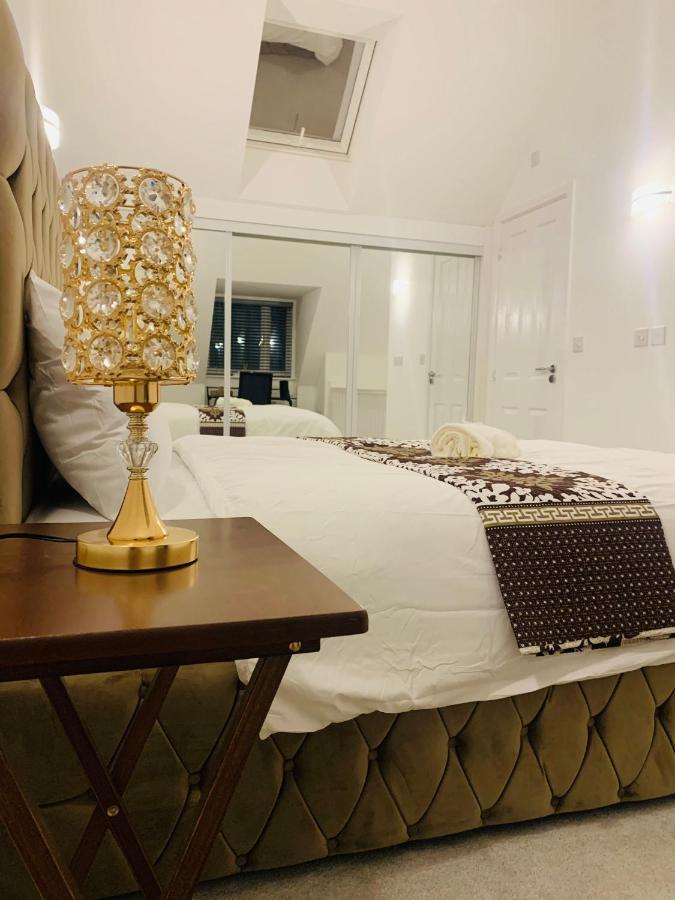 Deluxe En Suite Bedroom With Free On Site Parking Милтон-Кейнс Экстерьер фото